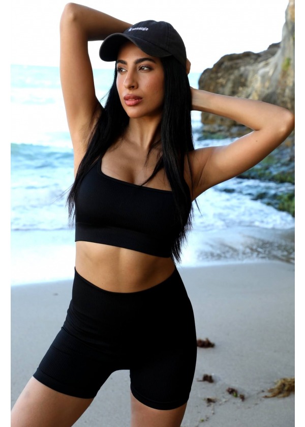 Yüksek Bel Dikişsiz Toparlayıcı Biker Şort – Siyah