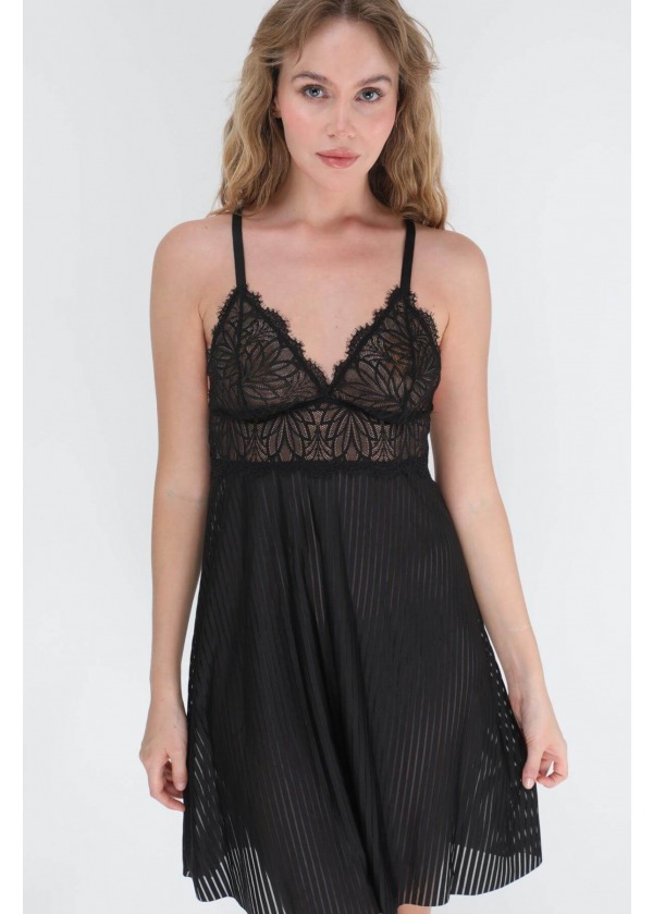 Dantel Detaylı Pliseli Siyah Gecelik