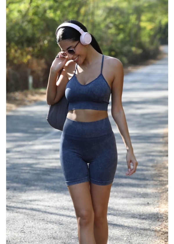 Seamless Kadın Dikişsiz Spor Bra – İnce Askılı, Şık & Nefes Alan Toparlayıcı Spor Üst