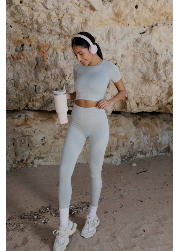 Dikişsiz Toparlayıcı Uzun Kollu Crop Top – Açık Gri